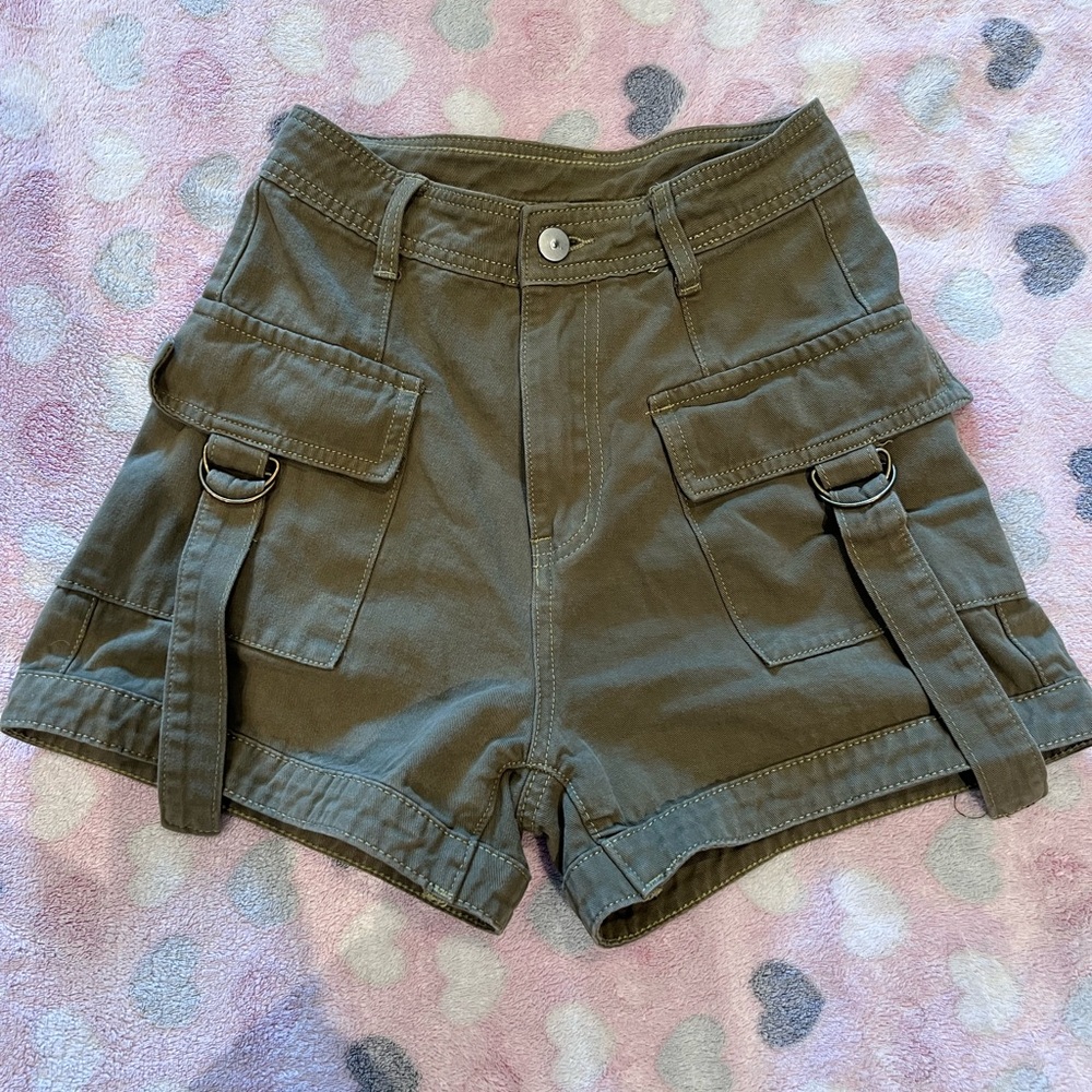 High rise olive shorts